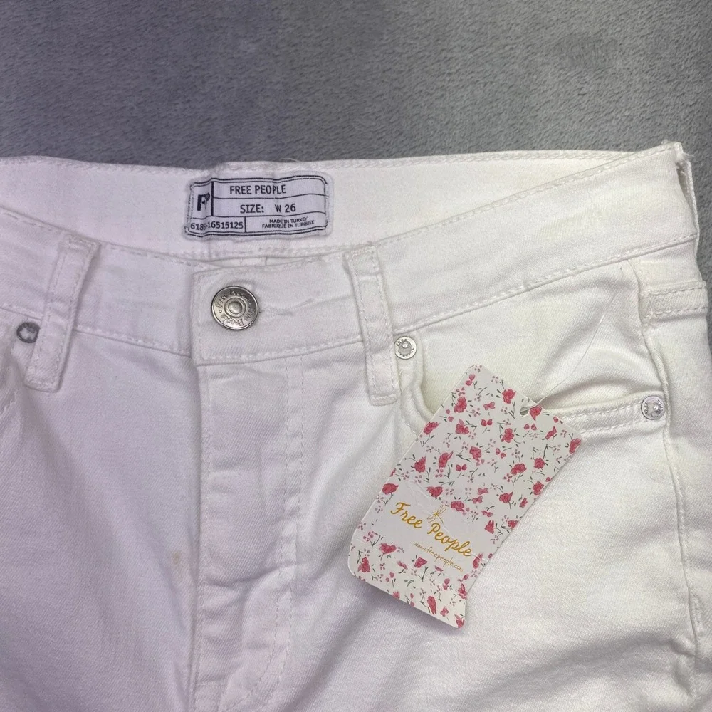 Free People White Distressed Skinny Jeans High Rise Blown Out Knee‎ Sz 26 NWT